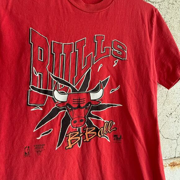 Vintage 90s Chicago Bulls T-Shirt Red B-Ball Graphic Made in USA Size Youth XL - Picture 2 of 5